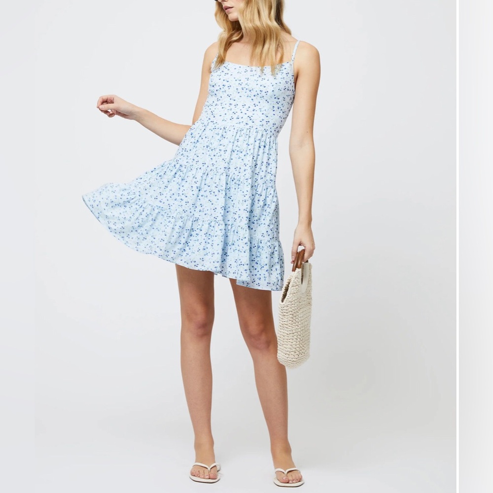 NWT. French Connection Kiva Tiered Ice Blue Crepe Dress. Size 10